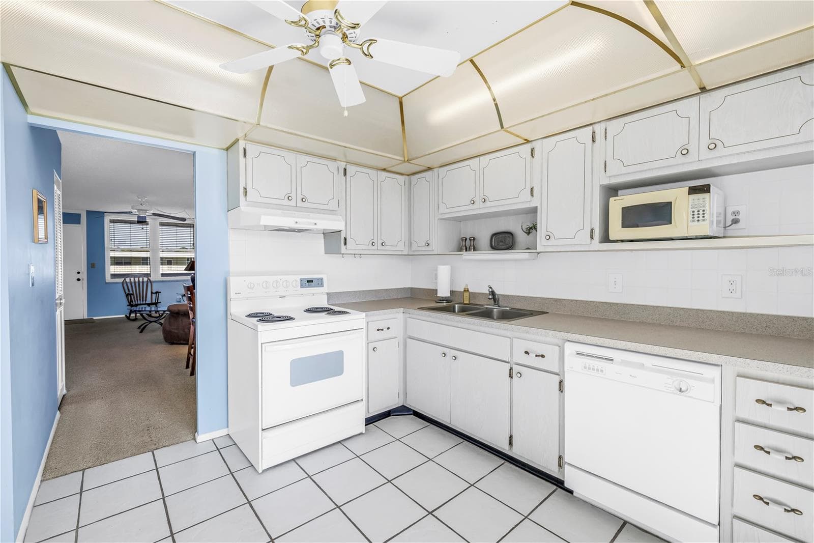 Condominium at 4715 BAY ST NE #320, ST PETERSBURG, photo 15 of 33