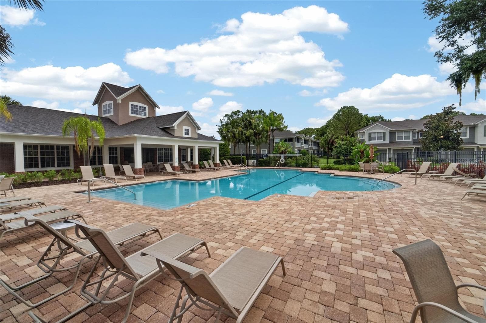 Pool with view of Club House - 2005 RIVER TURIA CIR, RIVERVIEW