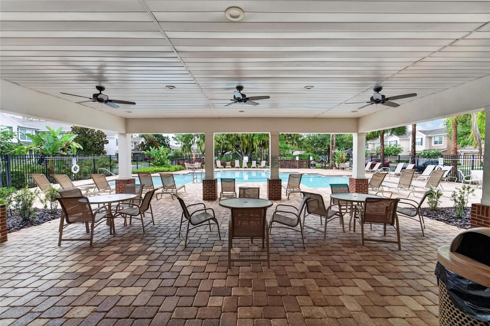 Clubhouse outdoor covered seating - 2005 RIVER TURIA CIR, RIVERVIEW
