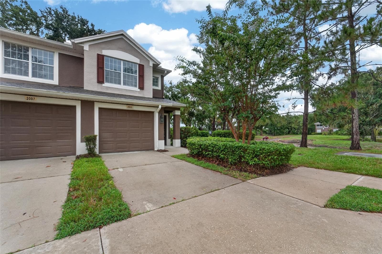 Front of Condo with sidewalks - 2005 RIVER TURIA CIR, RIVERVIEW