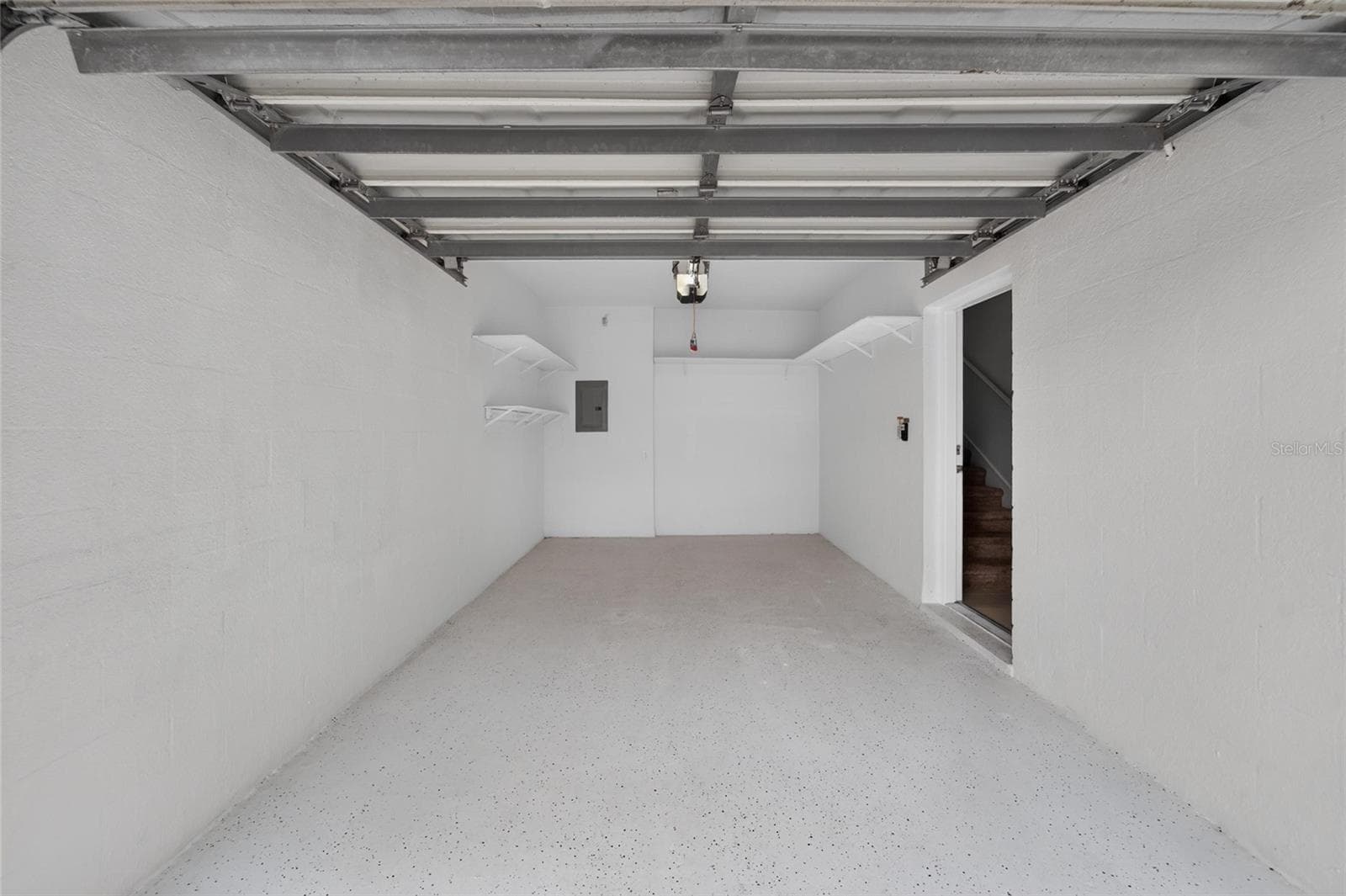 Garage with Electric Garage door opener - 2005 RIVER TURIA CIR, RIVERVIEW