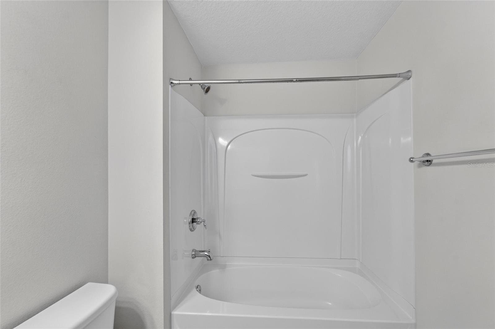 Spare Bathroom - 2005 RIVER TURIA CIR, RIVERVIEW