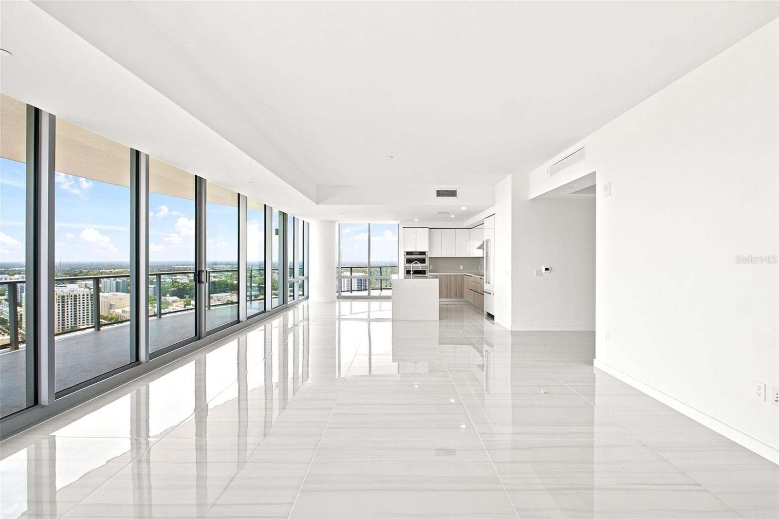 The wall of floor to ceiling windows maximize the view. - 400 CENTRAL AVE #2901, ST PETERSBURG