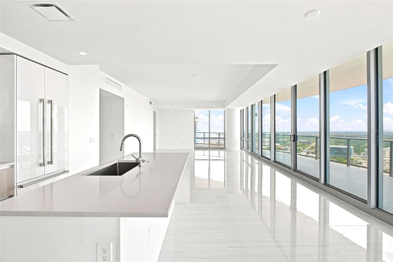 Open floorplan is ideal for entertaining - 400 CENTRAL AVE #2901, ST PETERSBURG