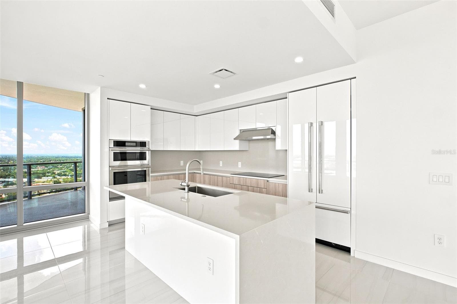 Upgraded refrigerator - 400 CENTRAL AVE #2901, ST PETERSBURG
