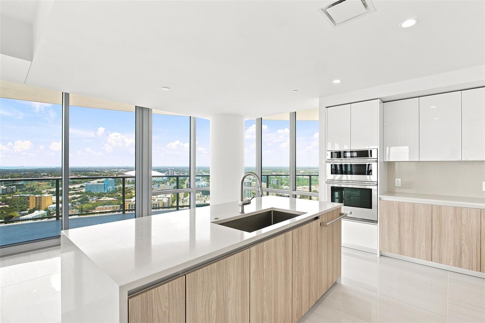 Condominium at 400 CENTRAL AVE #2901, ST PETERSBURG, photo 16 of 96