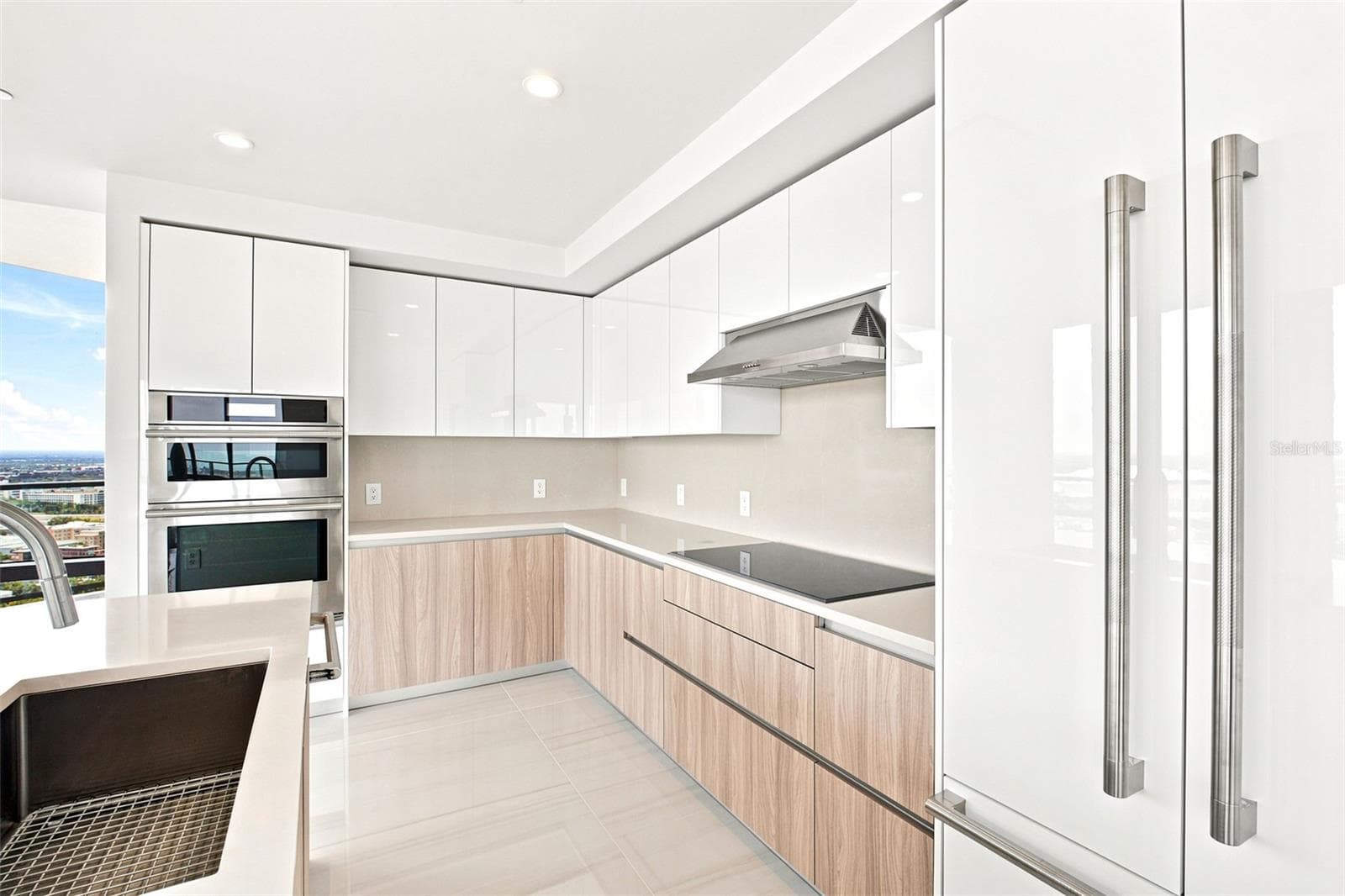 Condominium at 400 CENTRAL AVE #2901, ST PETERSBURG, photo 14 of 96