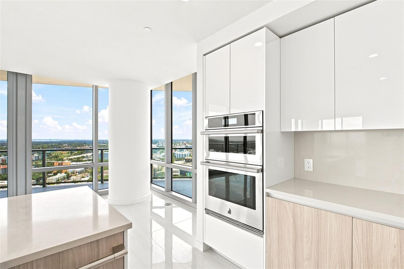 Condominium at 400 CENTRAL AVE #2901, ST PETERSBURG, photo 17 of 96