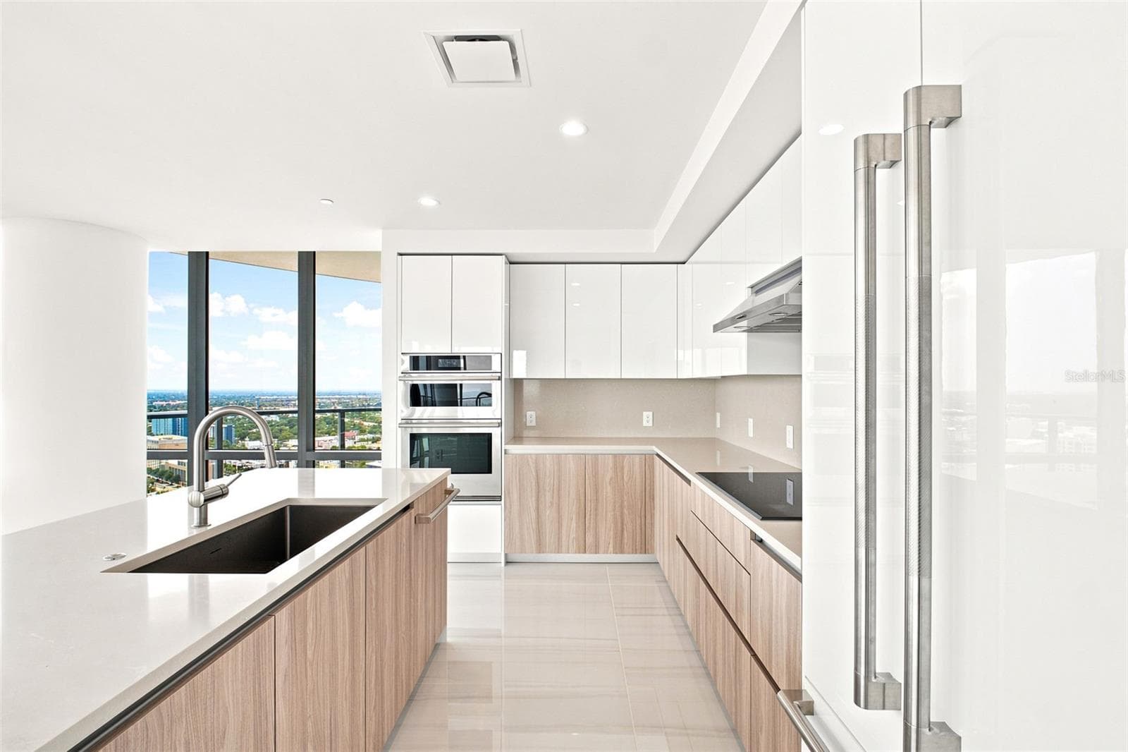Condominium at 400 CENTRAL AVE #2901, ST PETERSBURG, photo 15 of 96