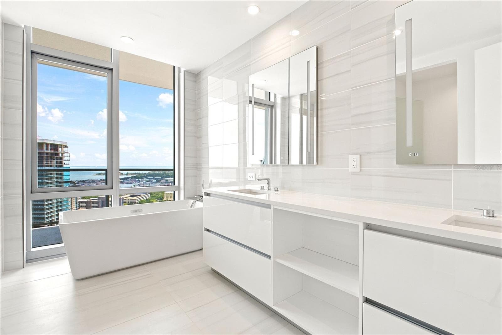 Condominium at 400 CENTRAL AVE #2901, ST PETERSBURG, photo 37 of 96