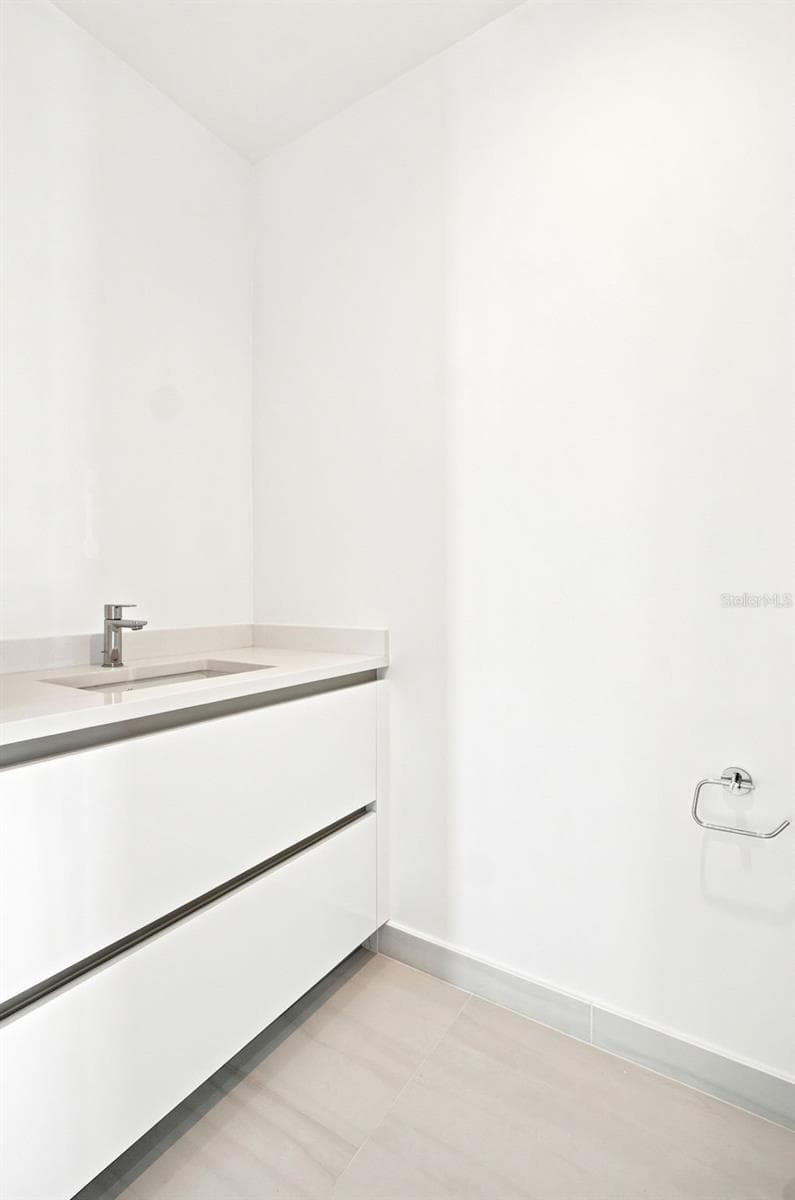 Condominium at 400 CENTRAL AVE #2901, ST PETERSBURG, photo 70 of 96