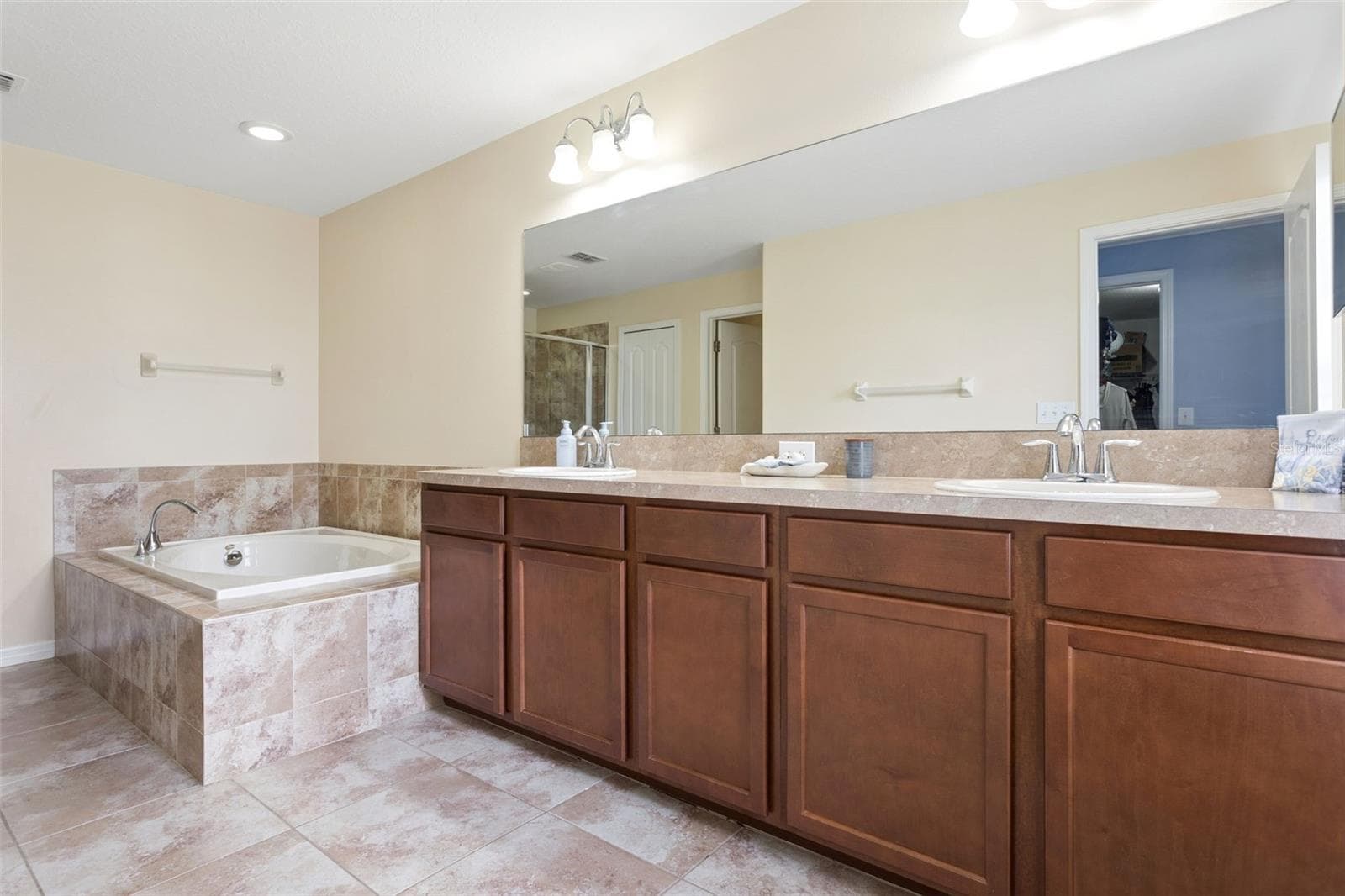 Townhouse at 20220 POND APPLE LN, TAMPA, photo 22 of 26