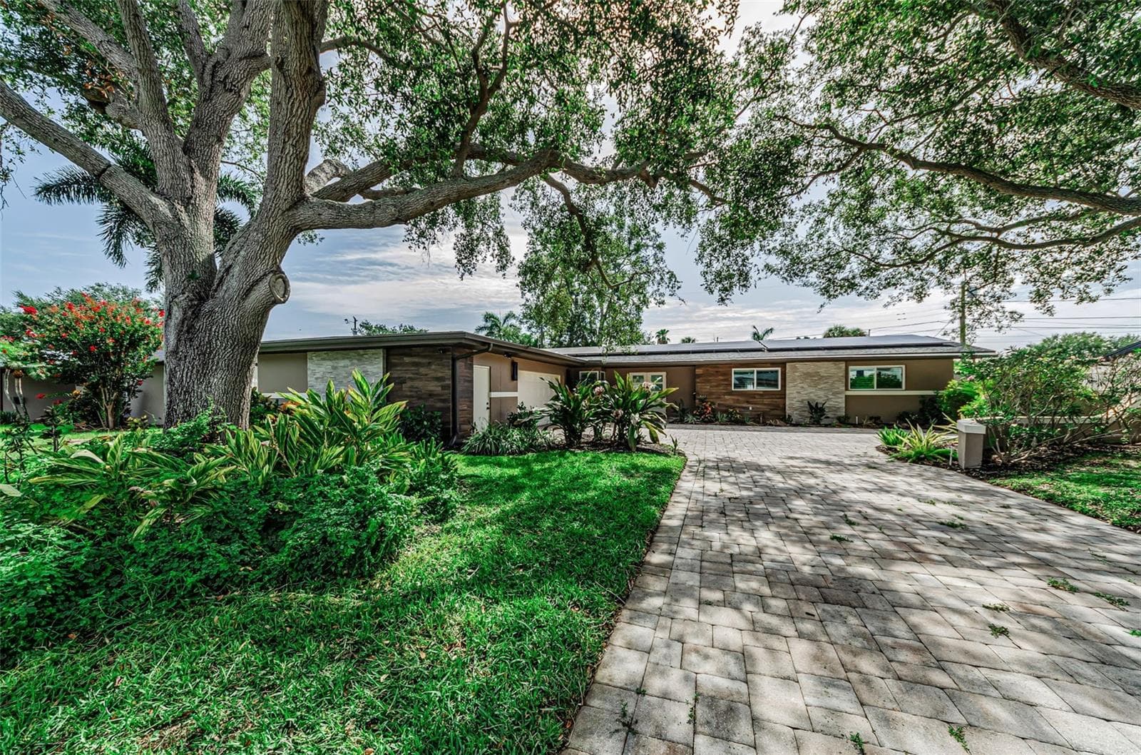 Single Family Residence at 861 RAFAEL BLVD NE, ST PETERSBURG, photo 5 of 51