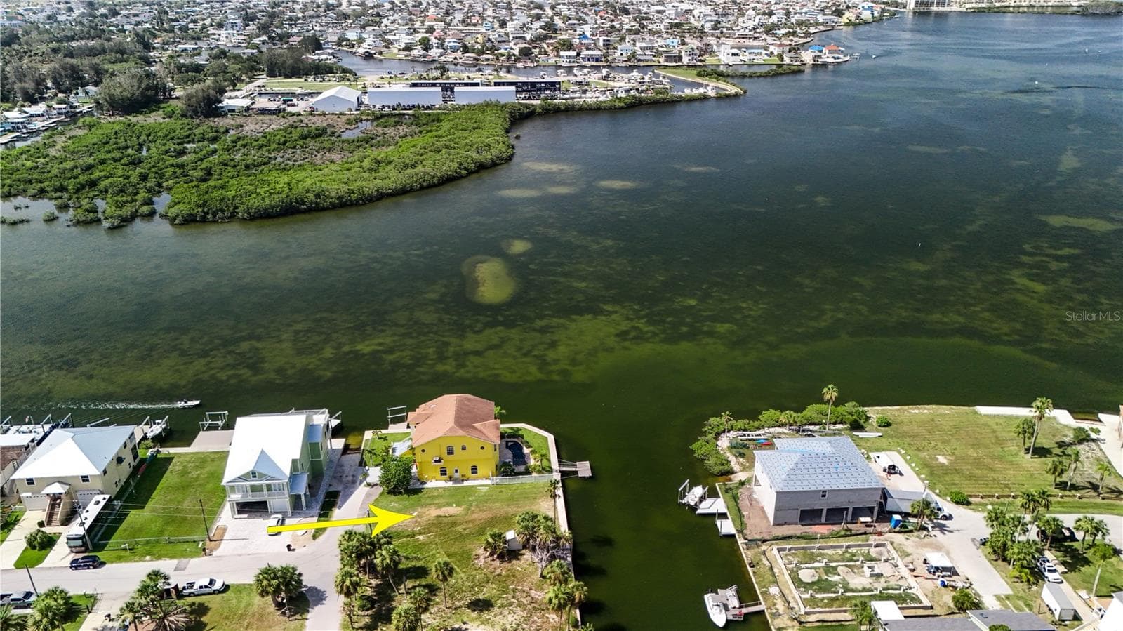 65 feet of waterfront with new seawall - 1 SEAVIEW BLVD, HUDSON
