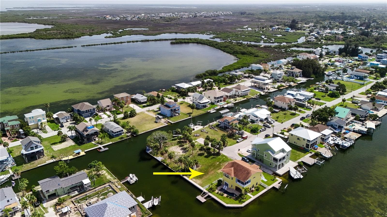 65 feet of waterfront with new seawall - 1 SEAVIEW BLVD, HUDSON