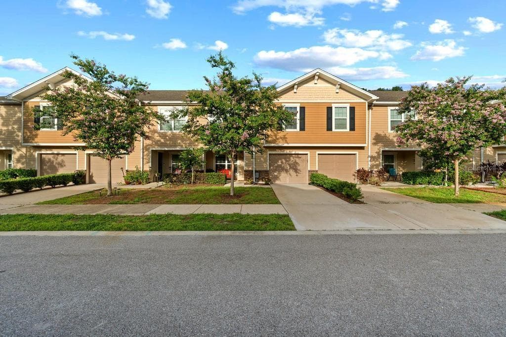 10427 RIVERCREST DR