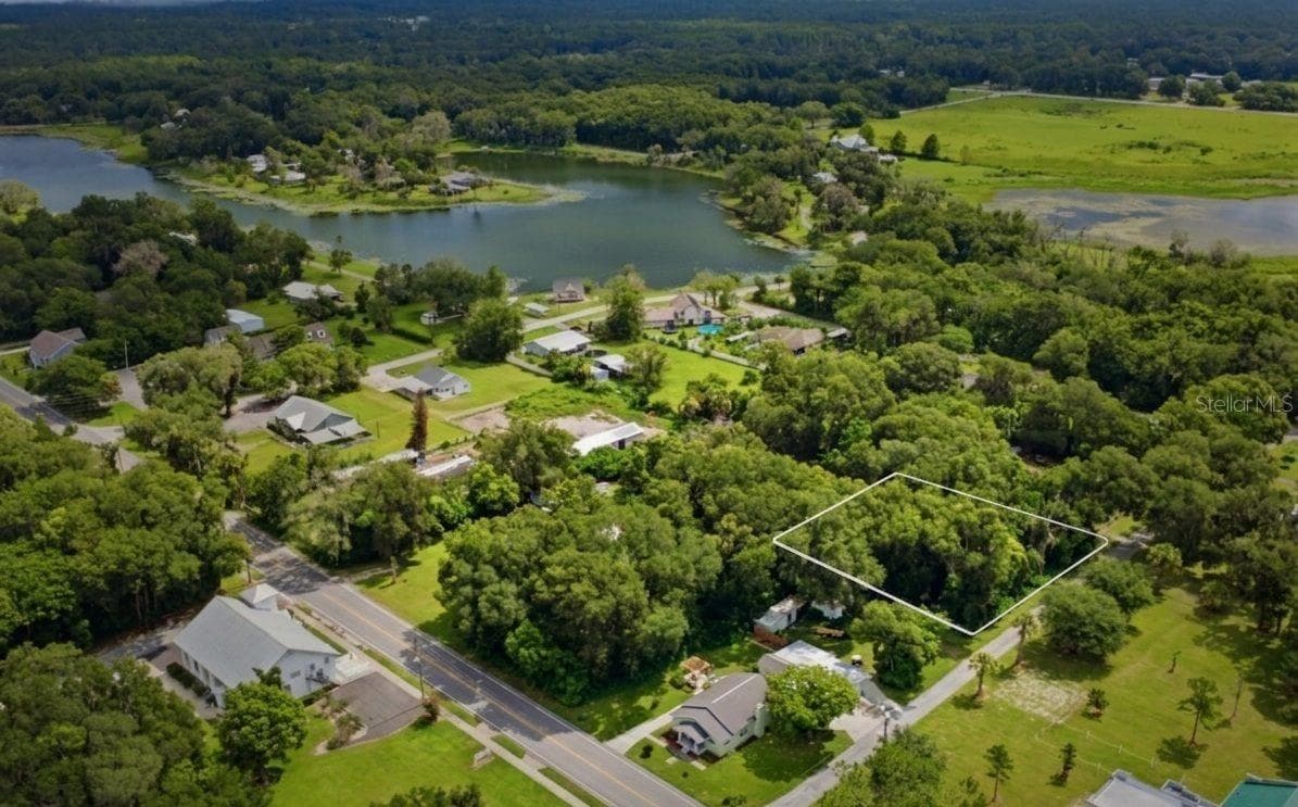 S LAKEVIEW DR