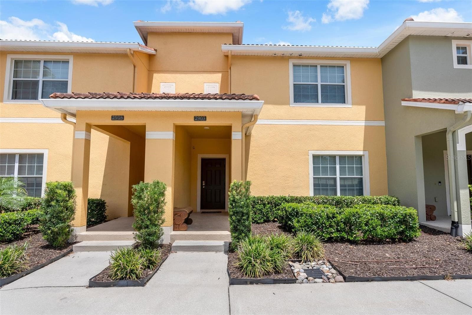 2903 BANANA PALM DR