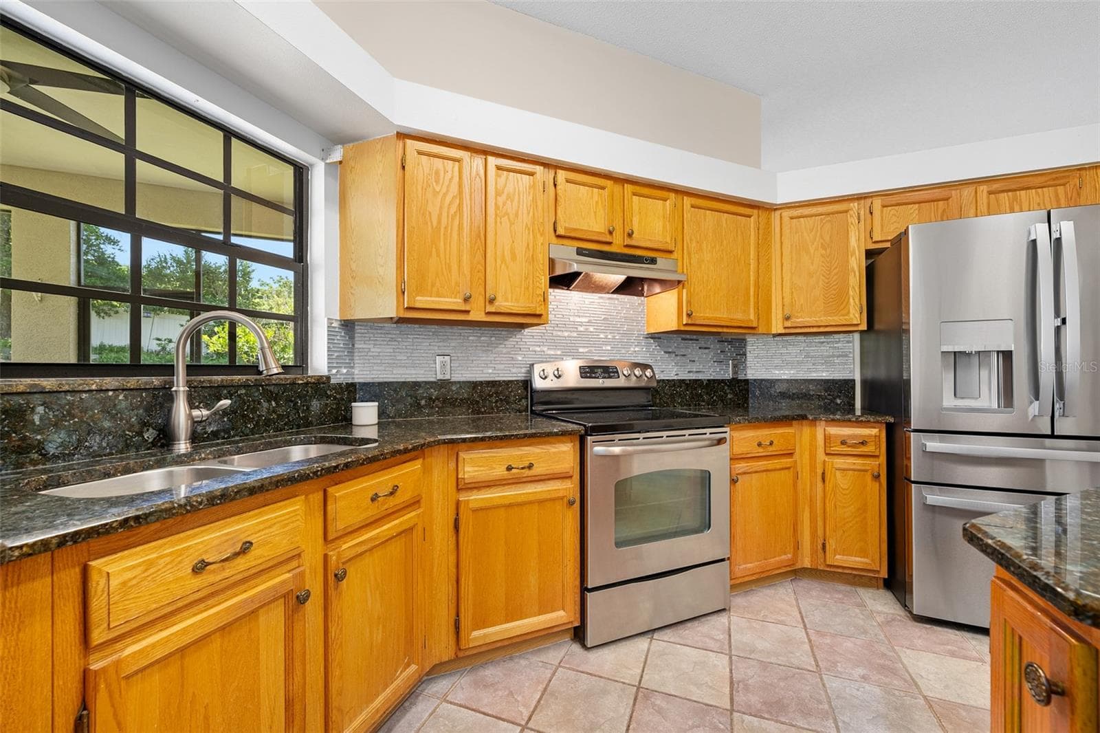 Pass thru from kitchen to lanai - 1837 E GLANCY DR, DELTONA