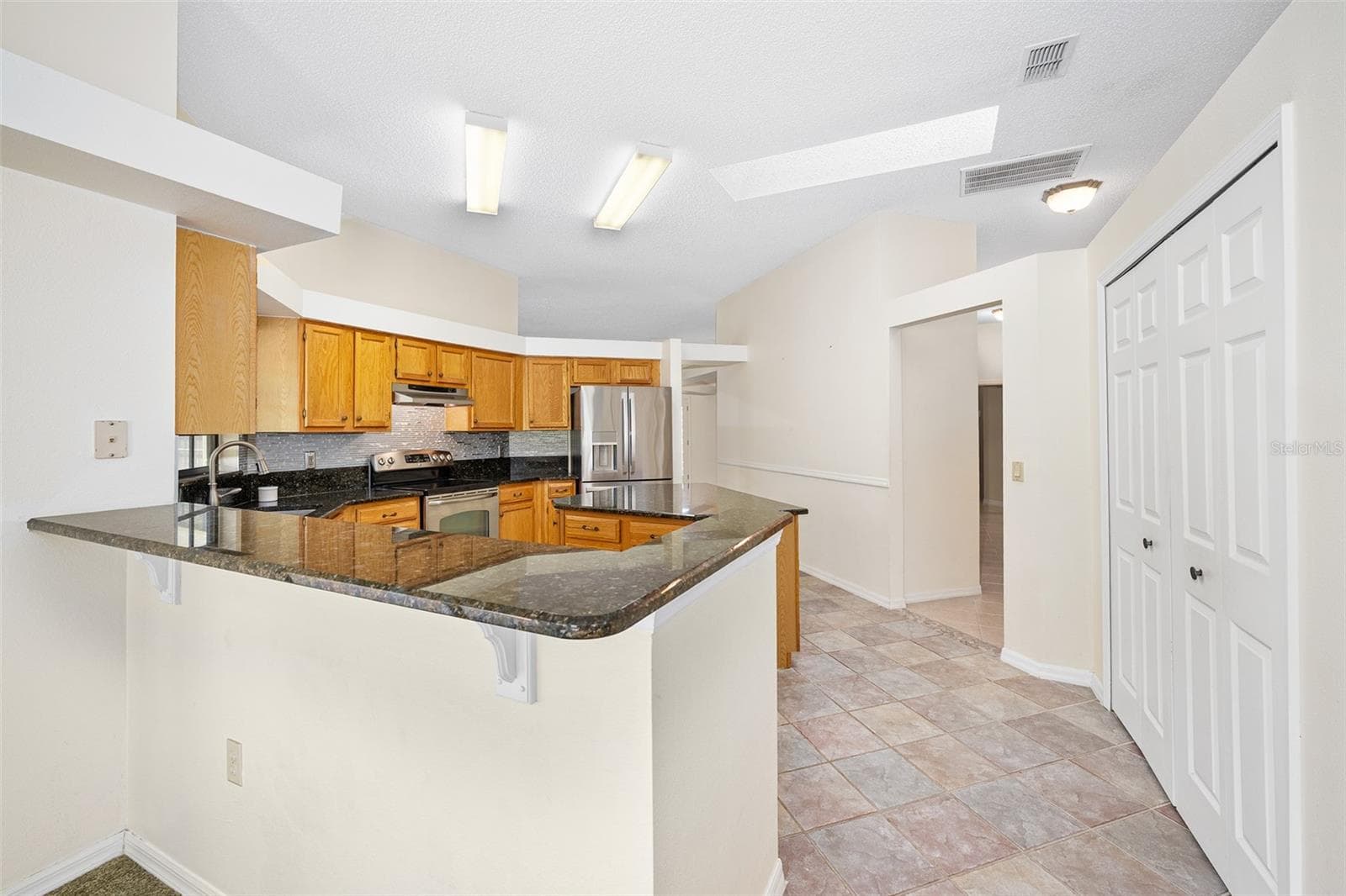 Breakfast bar - 1837 E GLANCY DR, DELTONA