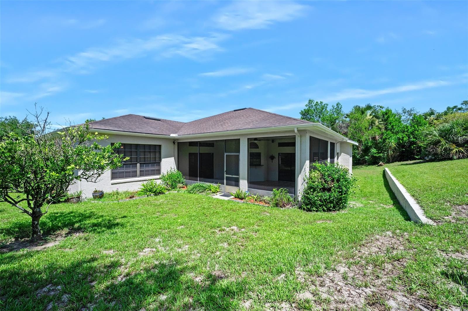 Large yard - 1837 E GLANCY DR, DELTONA