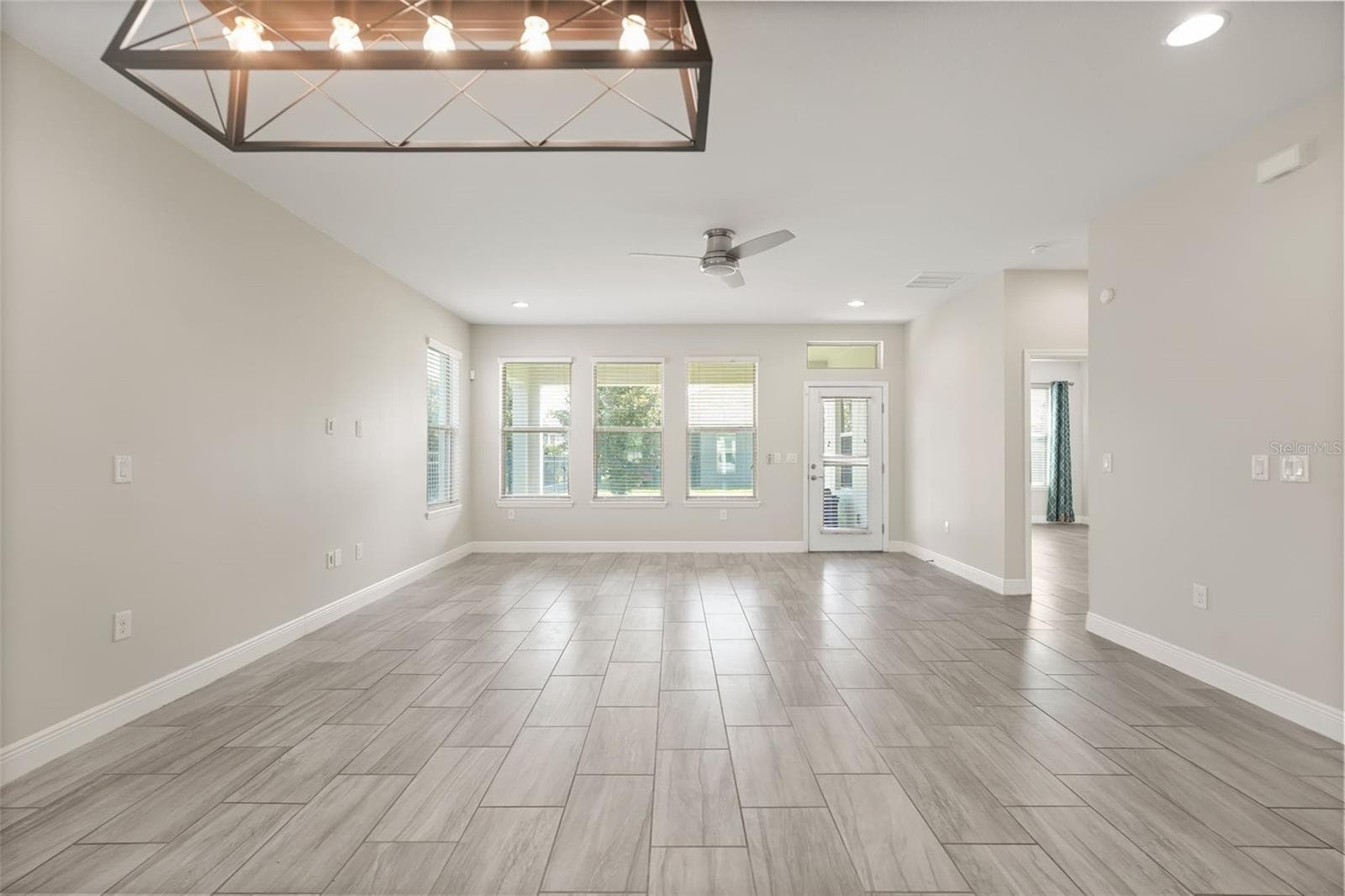 Single Family Residence at 9561 WATERWAY PASSAGE DR, WINTER GARDEN, photo 7 of 71