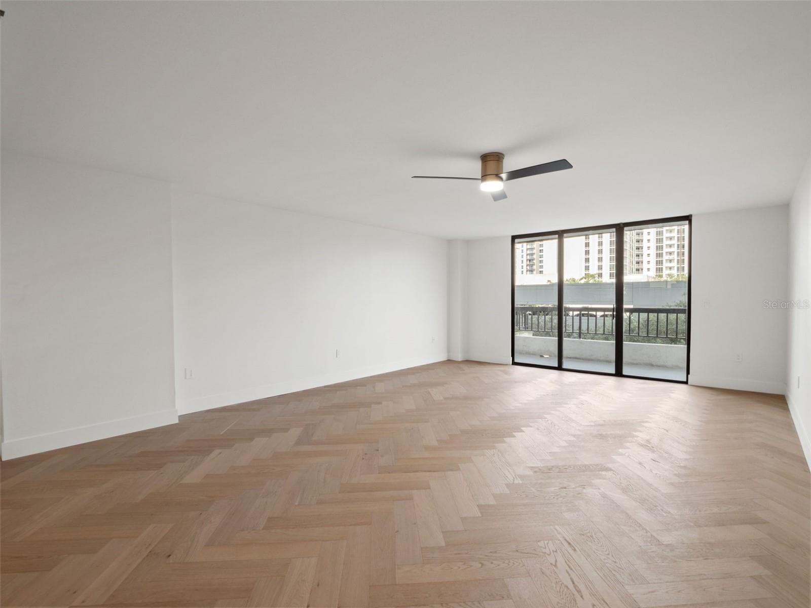 Condominium at 530 E CENTRAL BLVD #405, ORLANDO, photo 18 of 49