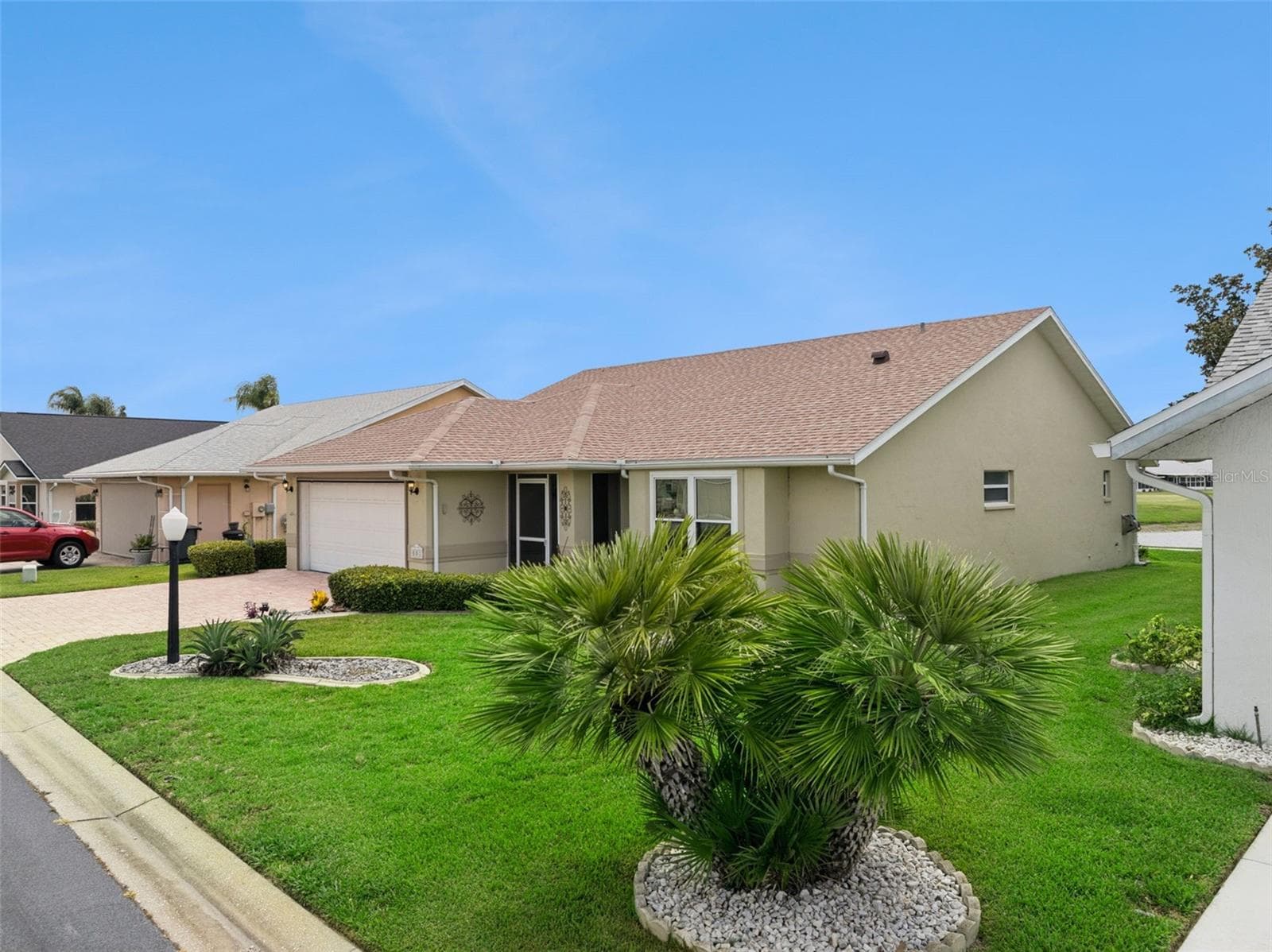 Wonderful 2-bedroom, 2-bath home being offered fully furnished and turn key ready - 501 EASTLAKE DR, HAINES CITY