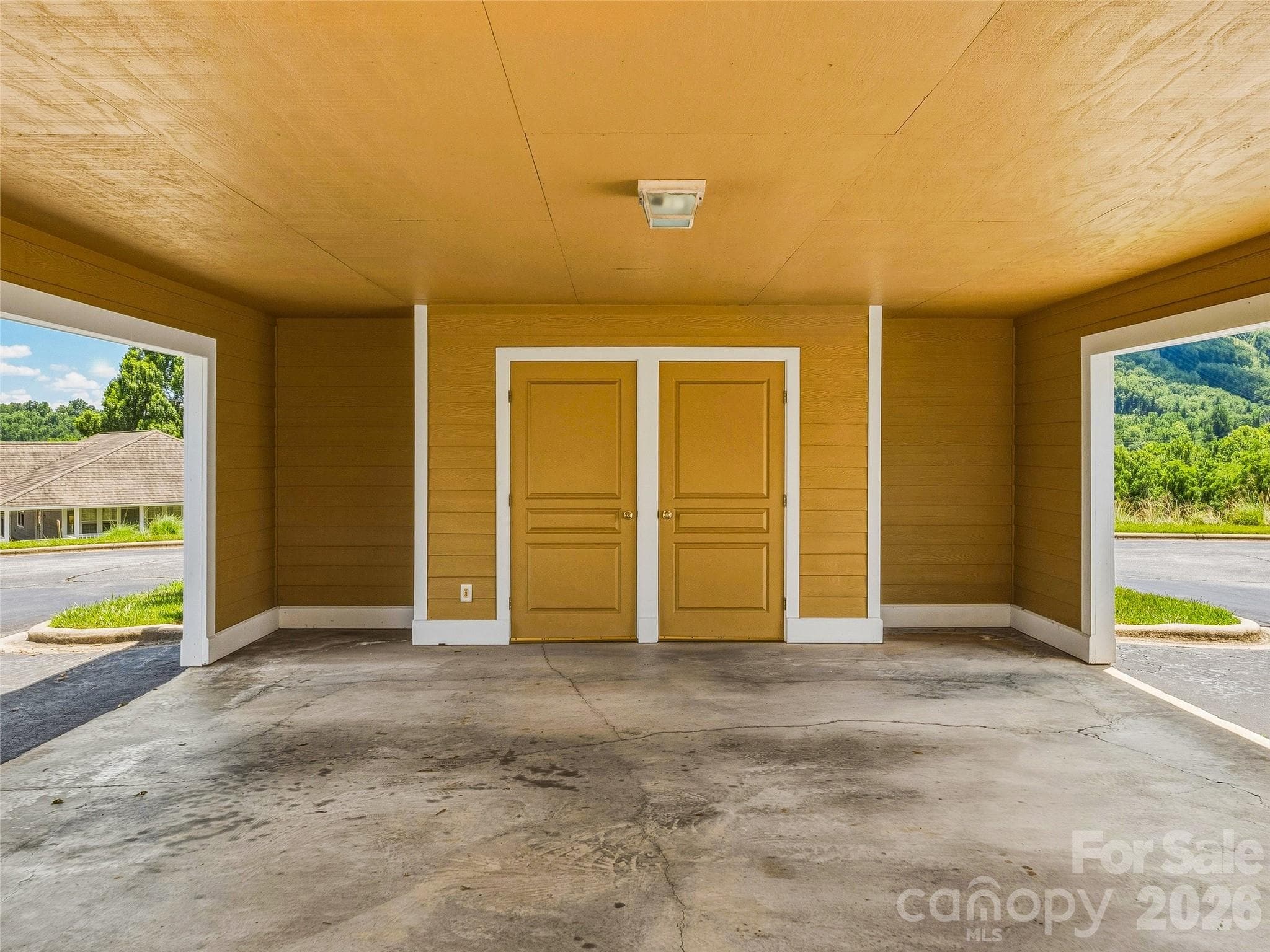 Condominium at 102 Rough Point Court, Asheville, photo 5 of 35