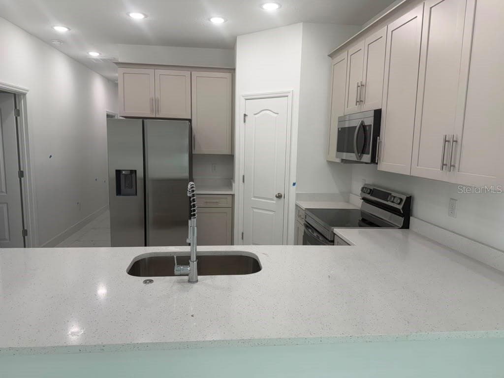 Single Family Residence at 125 PINE ST, ORLANDO, photo 8 of 26