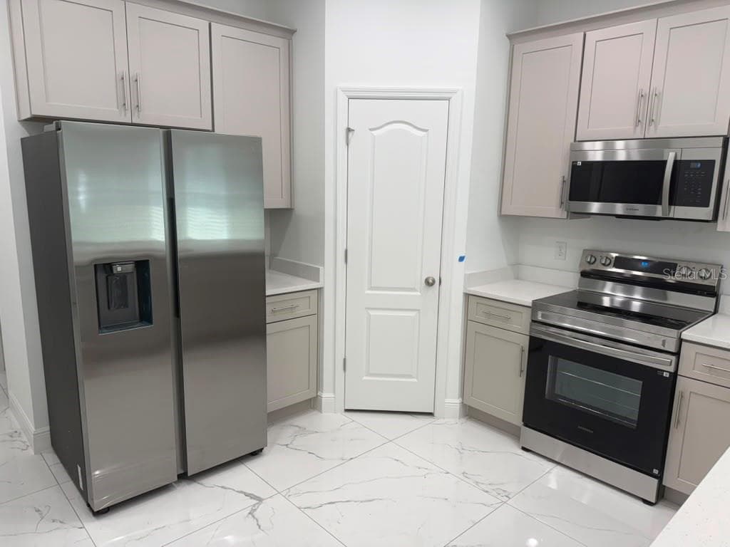 Single Family Residence at 125 PINE ST, ORLANDO, photo 10 of 26