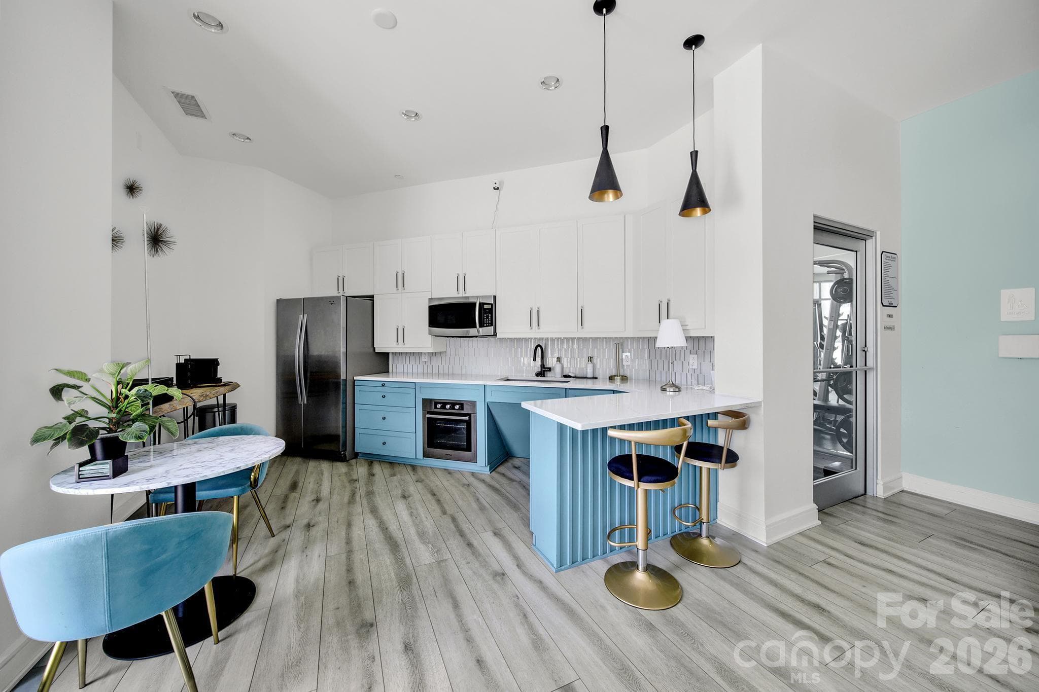 Condominium at 333 W Trade Street, Charlotte, photo 21 of 31