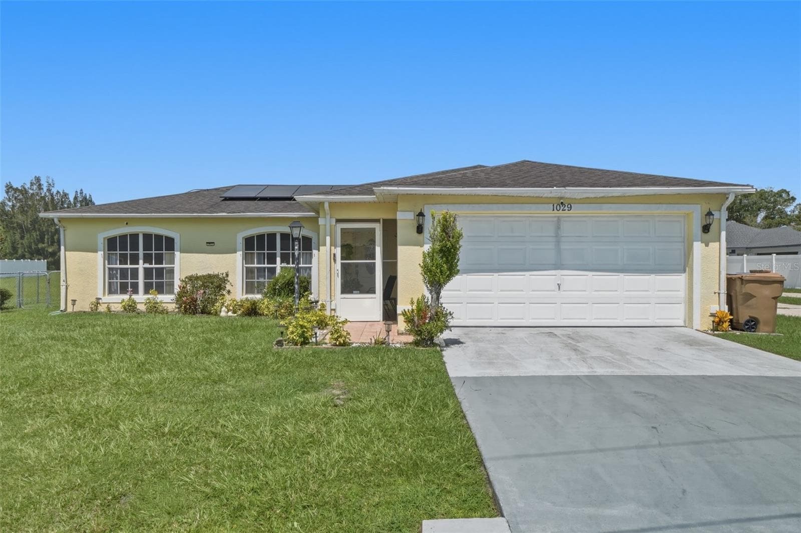 1029 DUDLEY DR
