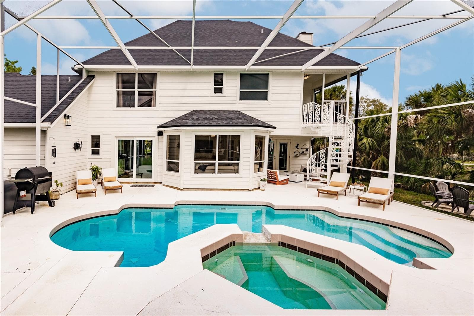 Hot Tub / Pool Back of House - 1587 FIRETHORNE LAKES DR, SARASOTA