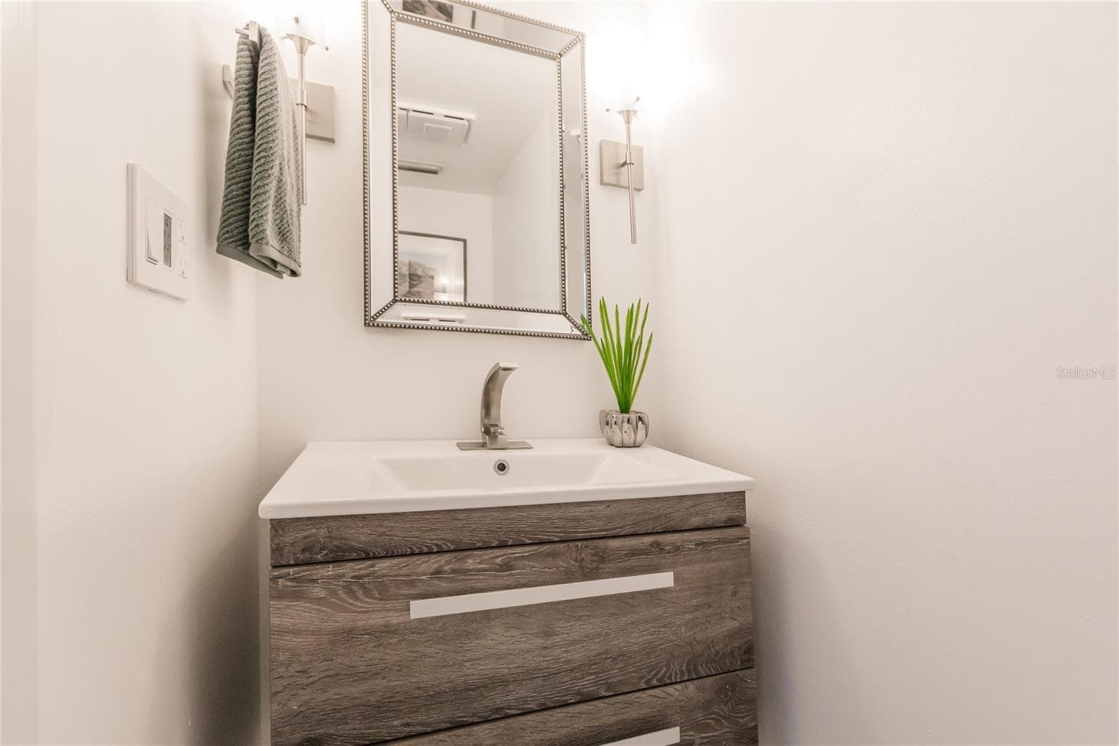 Downstairs 1/2 Bath - 1587 FIRETHORNE LAKES DR, SARASOTA