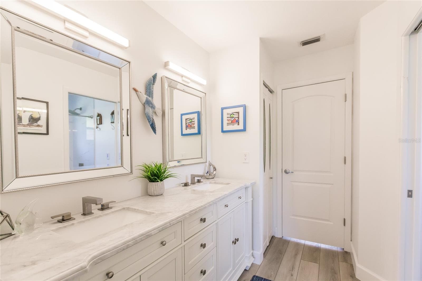 Jack & Jill Bathroom Between Bedroom 2/3 - 1587 FIRETHORNE LAKES DR, SARASOTA