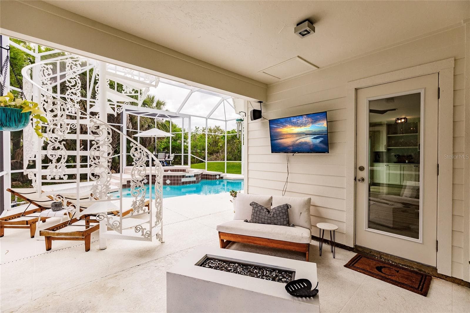 Outdoor Covered Lounge Area - 1587 FIRETHORNE LAKES DR, SARASOTA