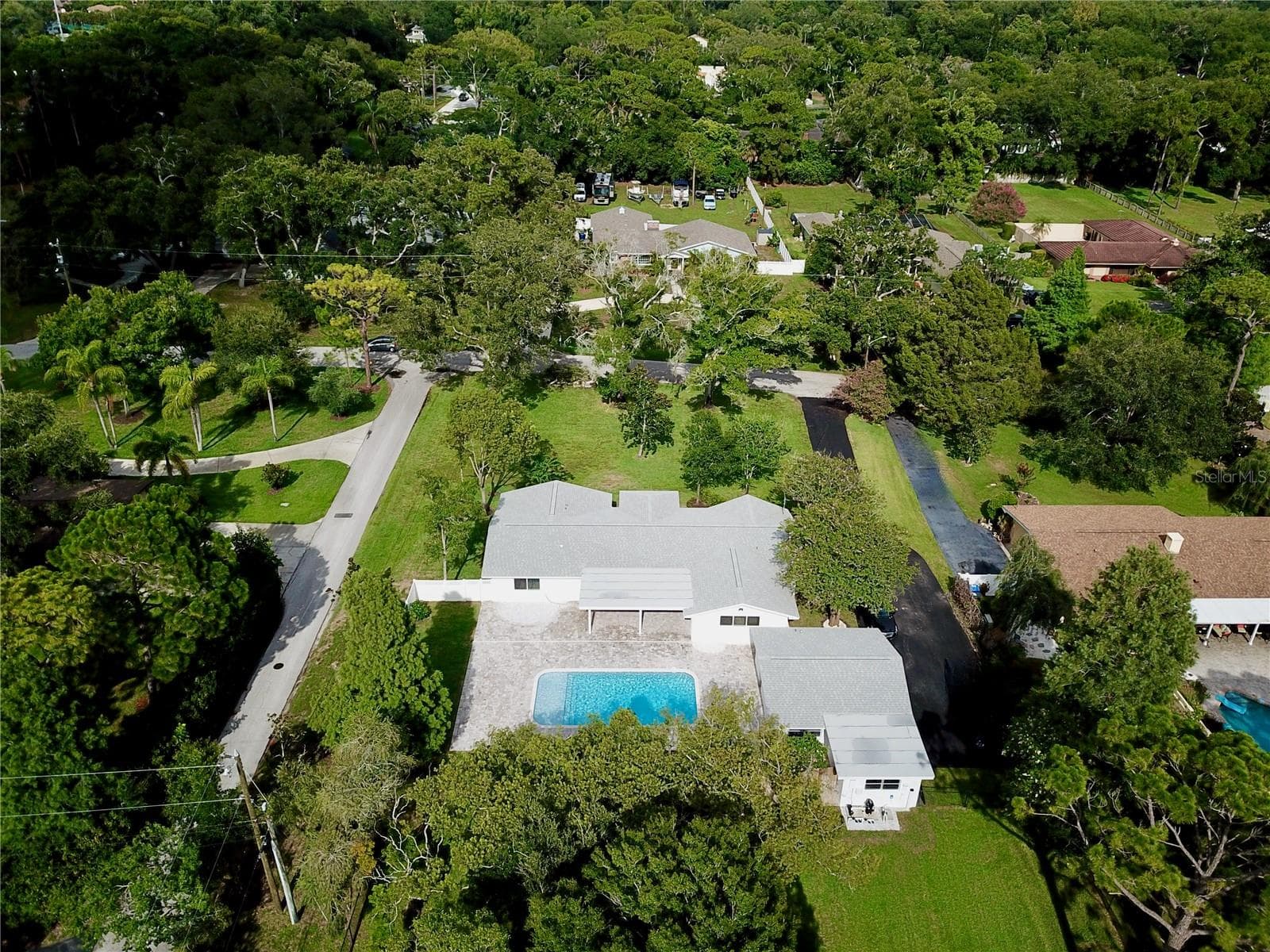 Single Family Residence at 1646 ROBIN HOOD LN, CLEARWATER, photo 5 of 49