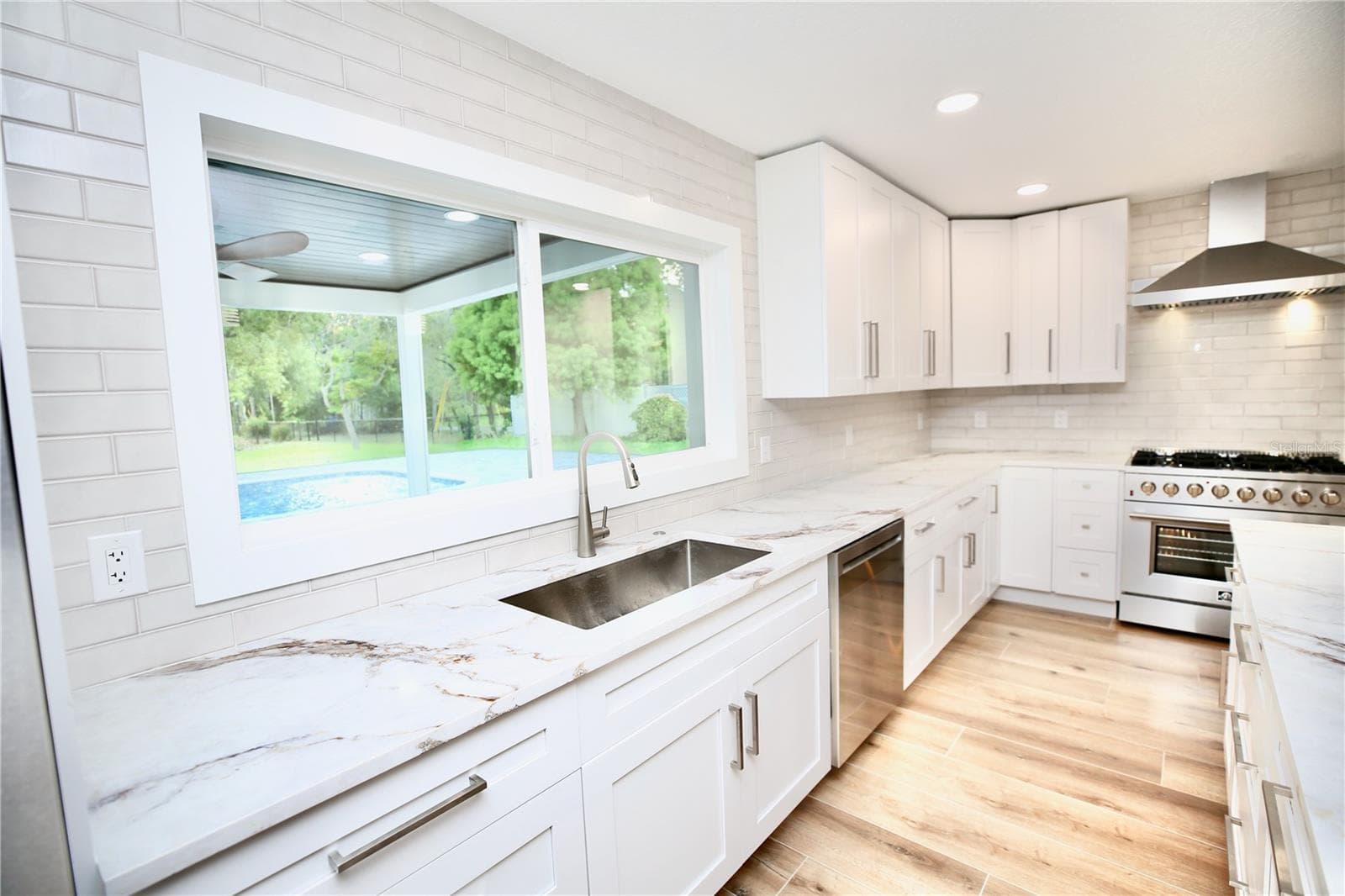 Single Family Residence at 1646 ROBIN HOOD LN, CLEARWATER, photo 17 of 49