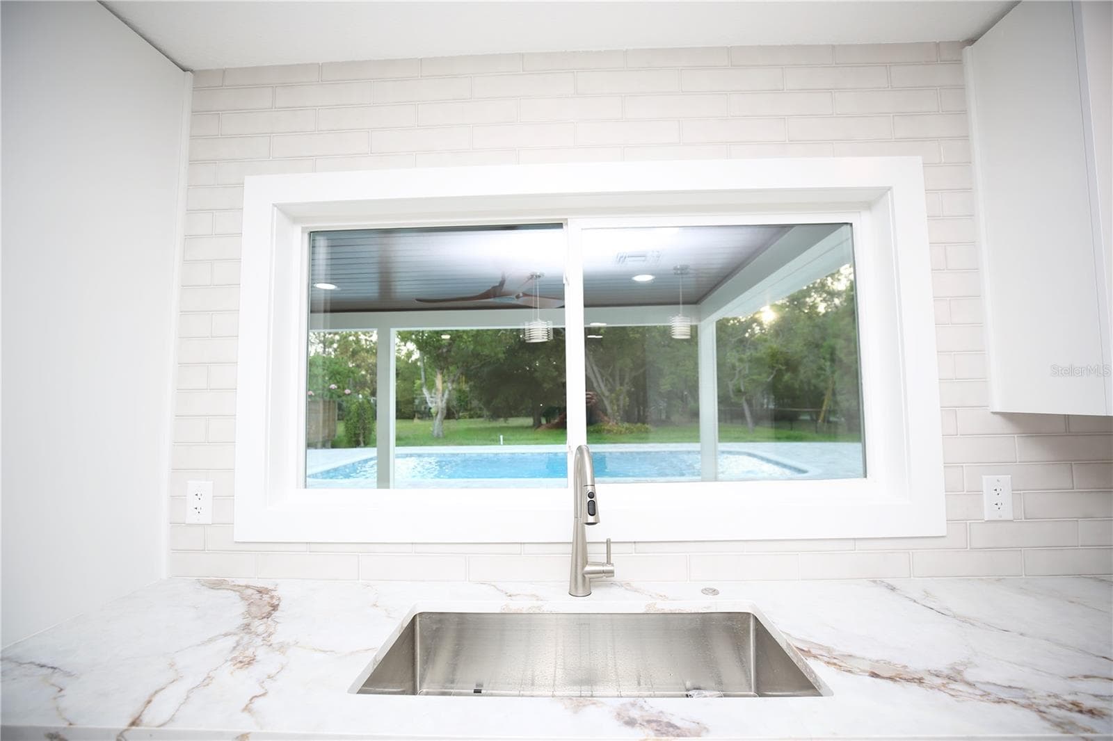 Single Family Residence at 1646 ROBIN HOOD LN, CLEARWATER, photo 18 of 49