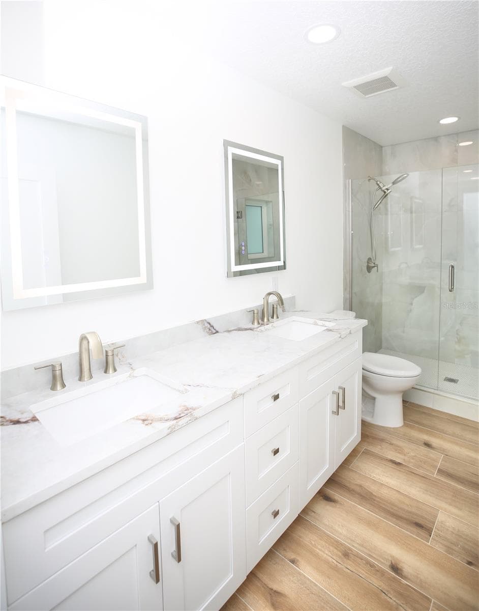 Single Family Residence at 1646 ROBIN HOOD LN, CLEARWATER, photo 26 of 49