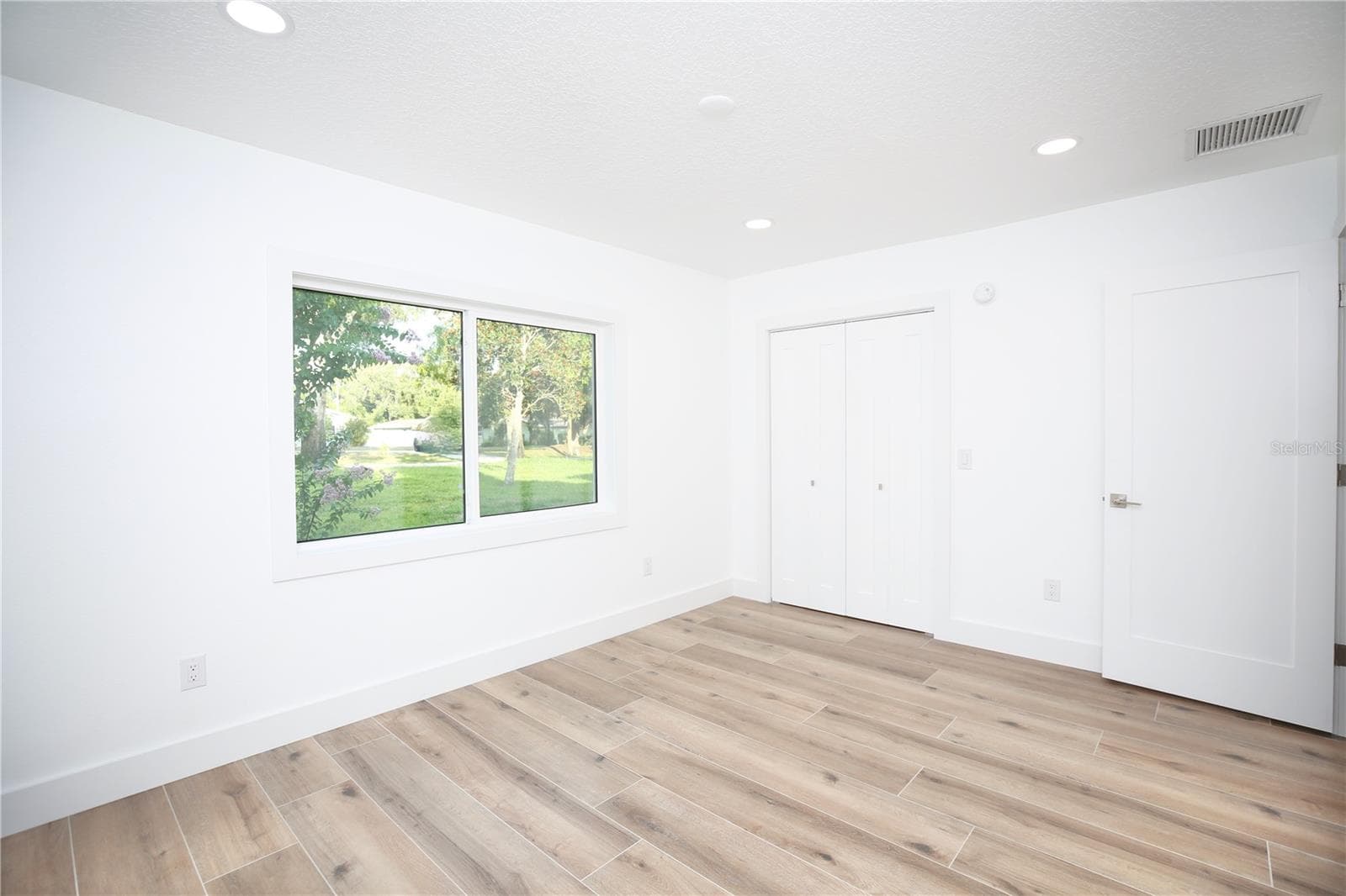 Single Family Residence at 1646 ROBIN HOOD LN, CLEARWATER, photo 31 of 49
