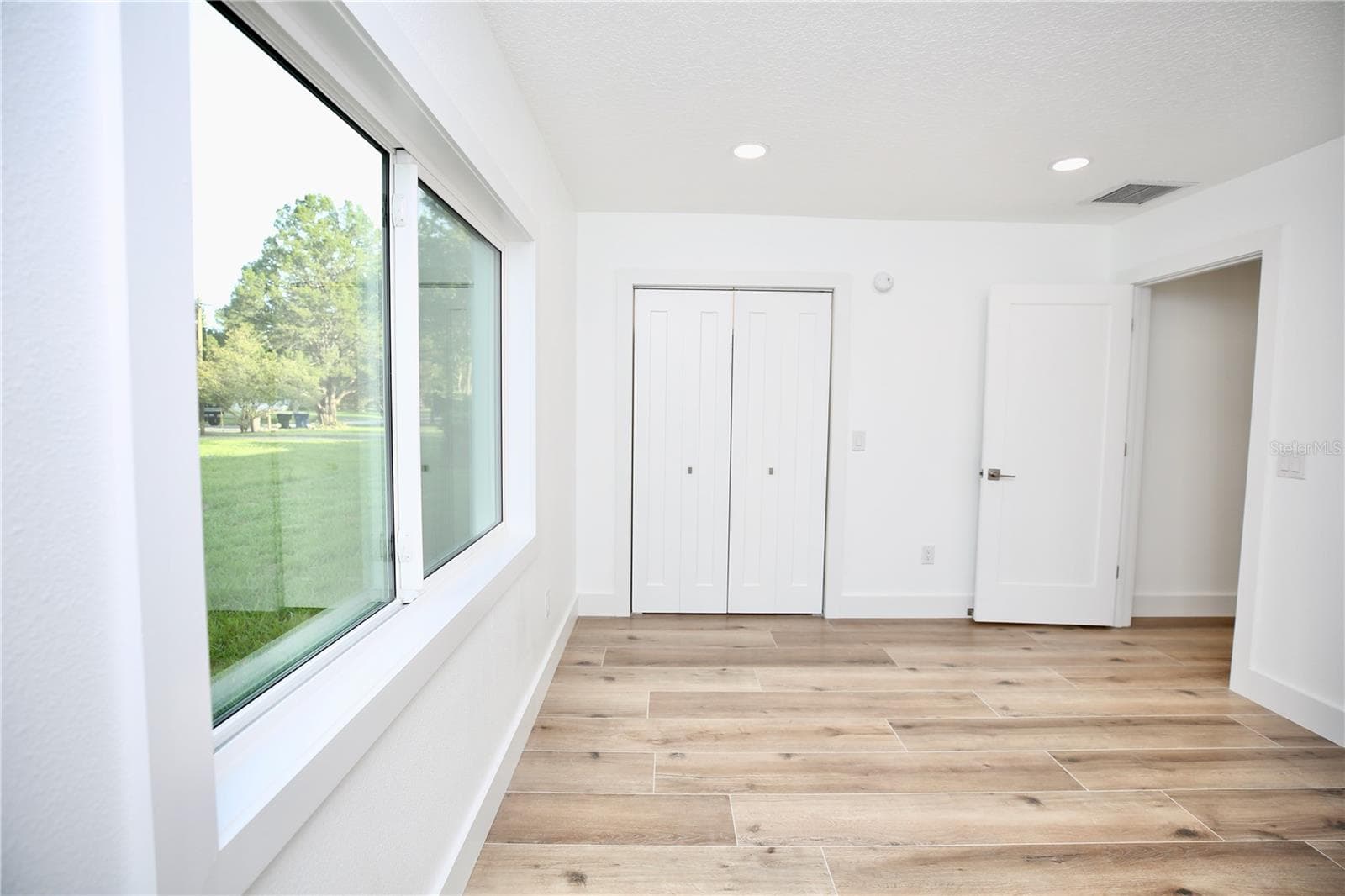 Single Family Residence at 1646 ROBIN HOOD LN, CLEARWATER, photo 32 of 49