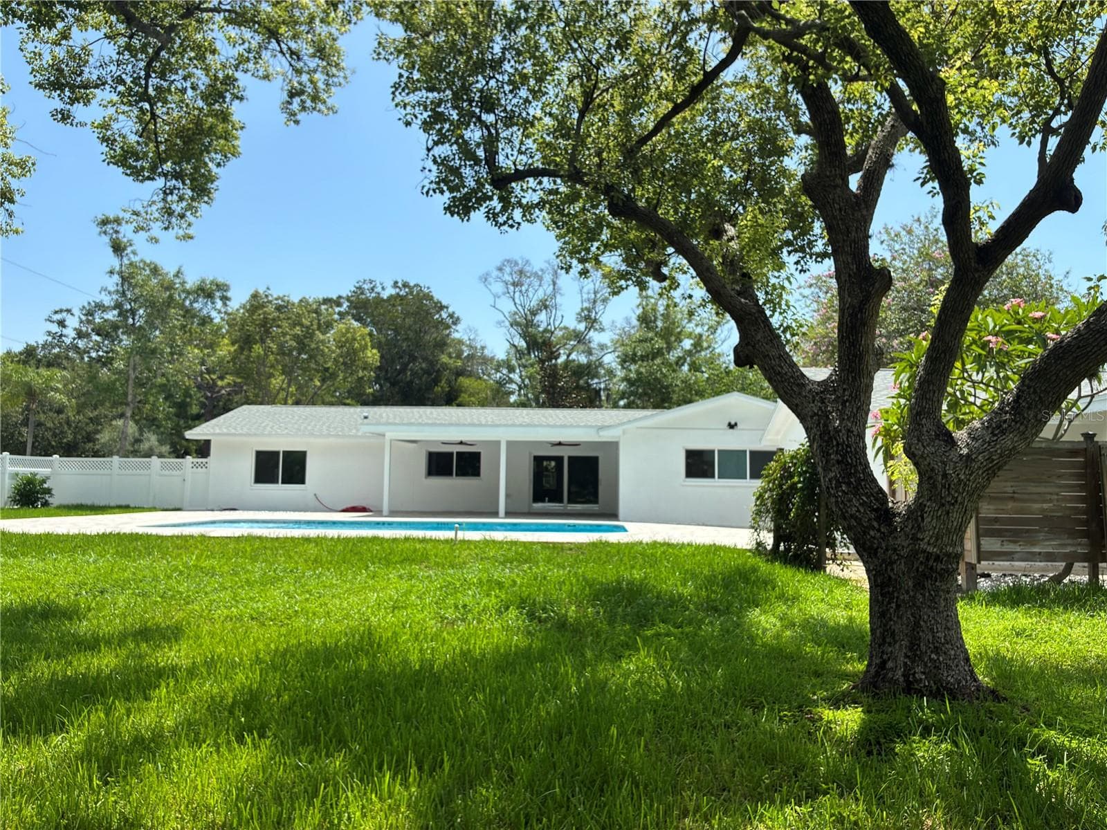 Single Family Residence at 1646 ROBIN HOOD LN, CLEARWATER, photo 39 of 49