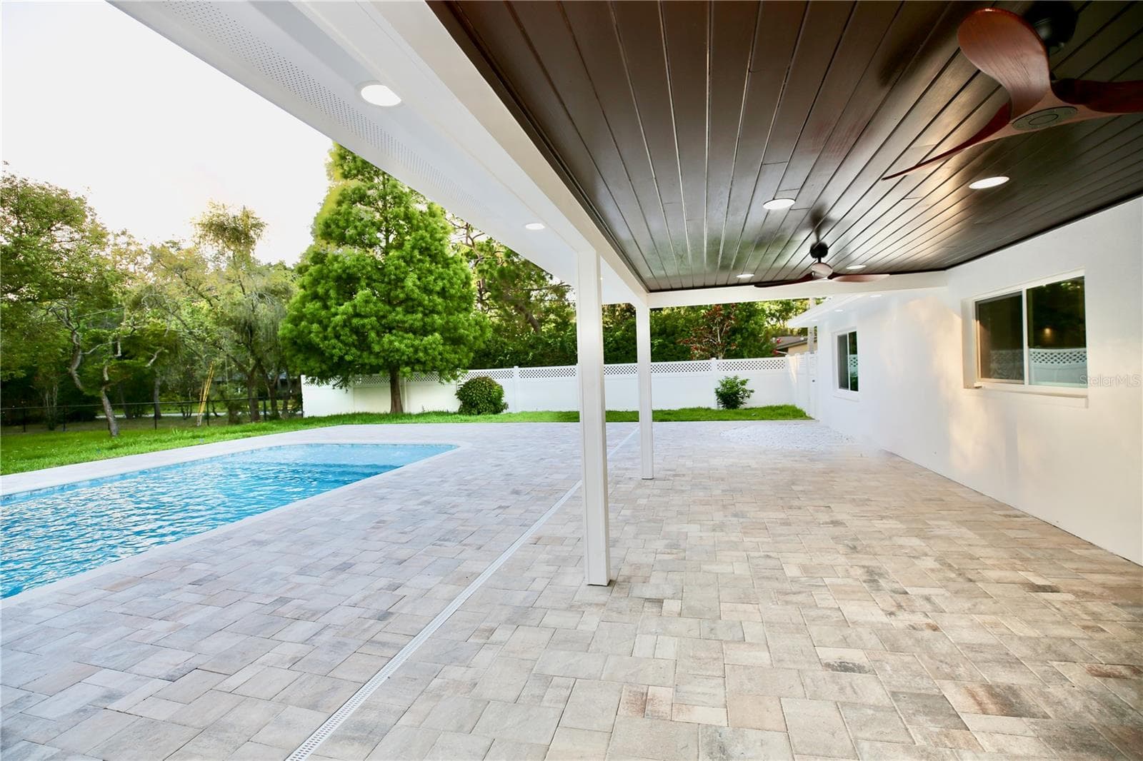 Single Family Residence at 1646 ROBIN HOOD LN, CLEARWATER, photo 40 of 49