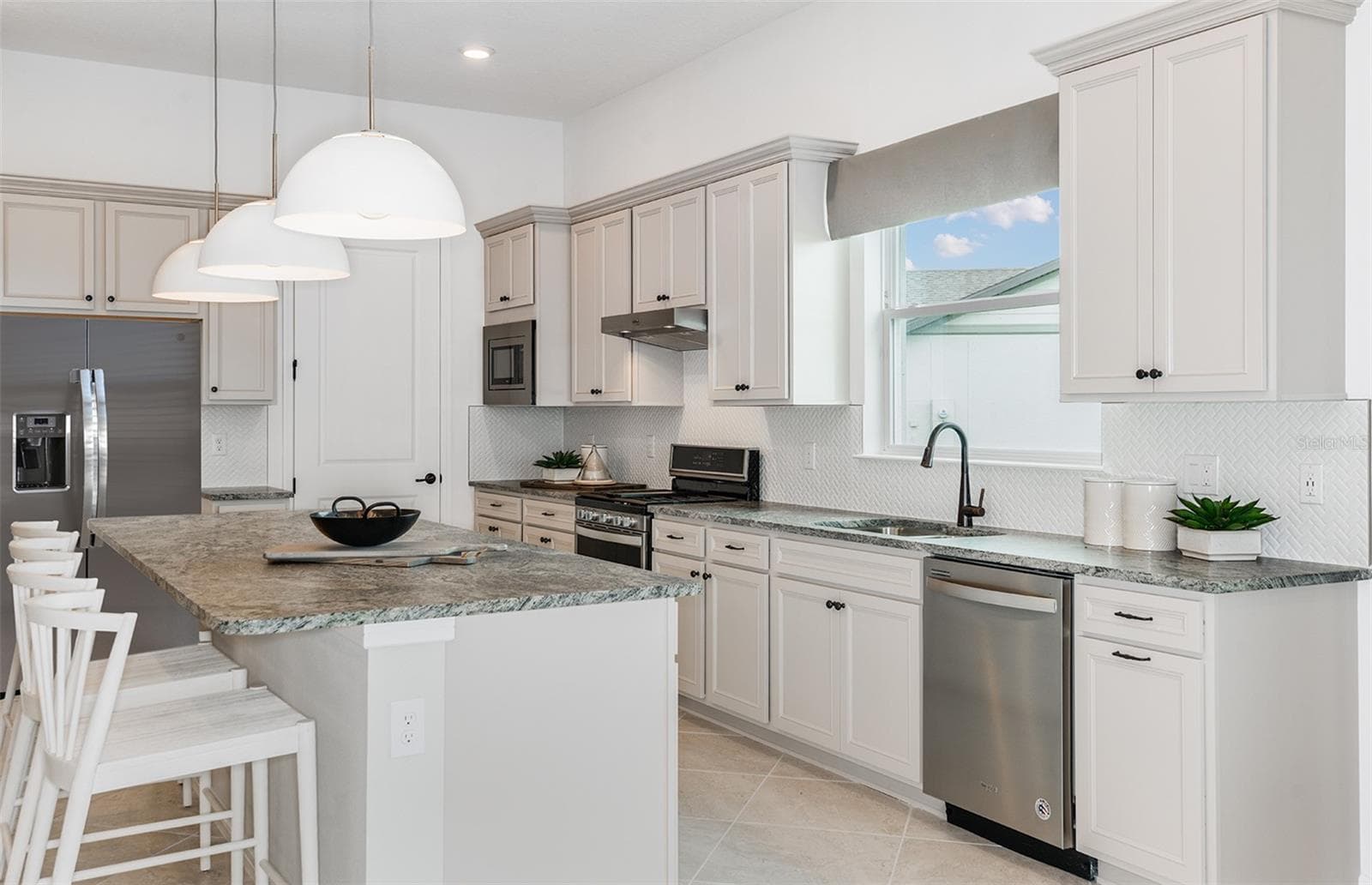 Model Home Design Only. Pictures and furnishings are for illustrative purposes only. Elevations, colors and options may vary. Furniture is for model home staging only. - 6323 DEW DROP LOOP, ST CLOUD