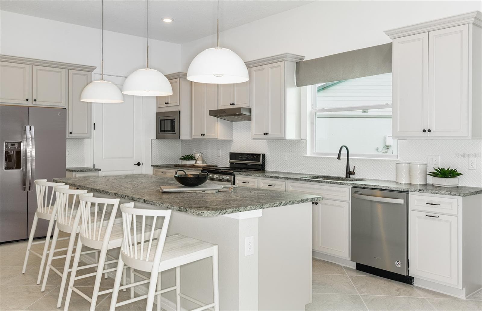 Model Home Design Only. Pictures and furnishings are for illustrative purposes only. Elevations, colors and options may vary. Furniture is for model home staging only. - 6323 DEW DROP LOOP, ST CLOUD