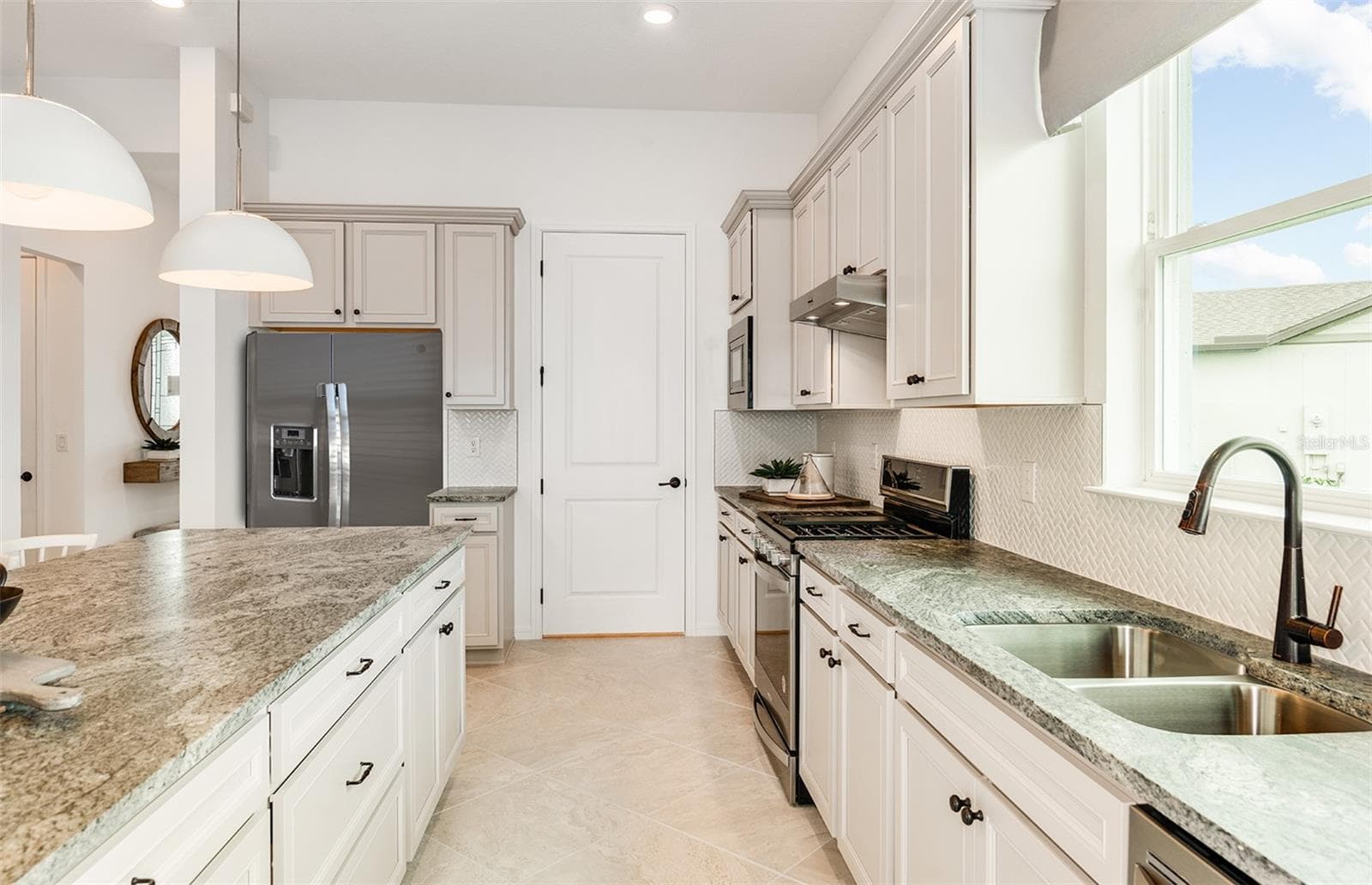 Model Home Design Only. Pictures and furnishings are for illustrative purposes only. Elevations, colors and options may vary. Furniture is for model home staging only. - 6323 DEW DROP LOOP, ST CLOUD