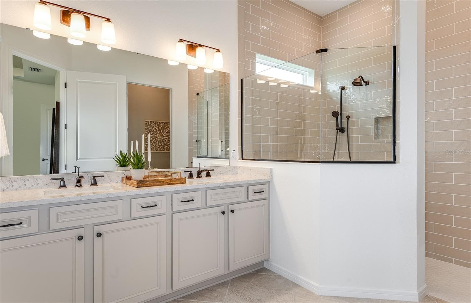 Model Home Design Only. Pictures and furnishings are for illustrative purposes only. Elevations, colors and options may vary. Furniture is for model home staging only. - 6323 DEW DROP LOOP, ST CLOUD