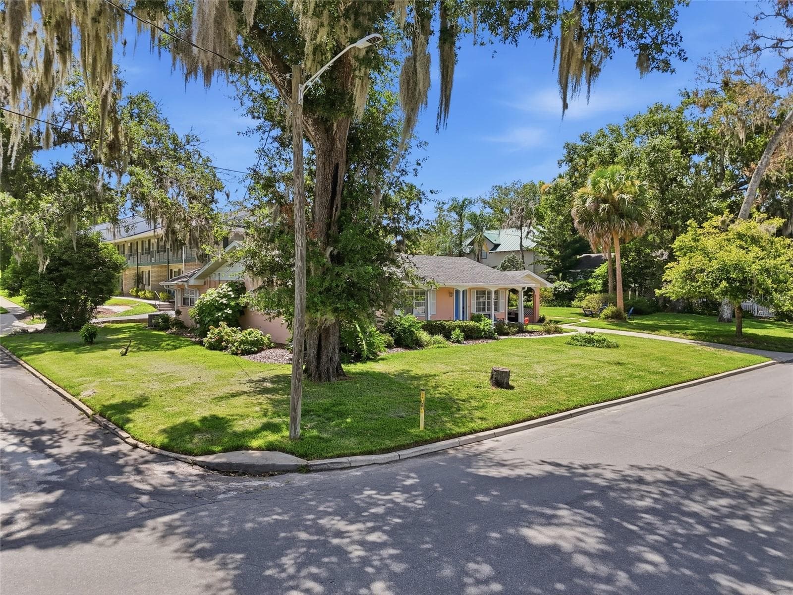 Single Family Residence at 936 N BAKER ST, MOUNT DORA, photo 37 of 53
